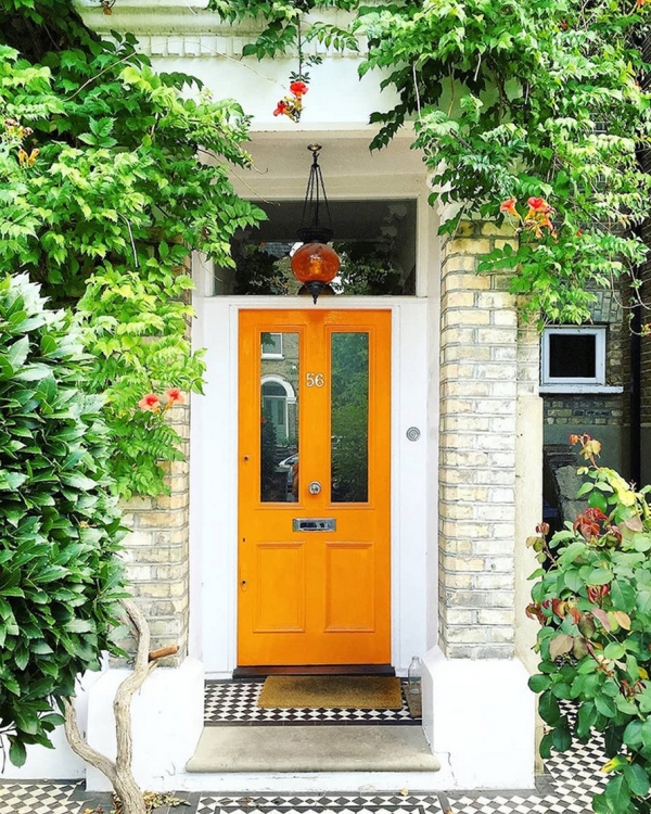 porte d'entrée semi-vitrée en bois couleur orange