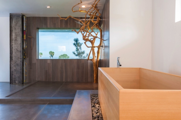 salle de bain japonaise baignoire en bois clair carrelage foncé