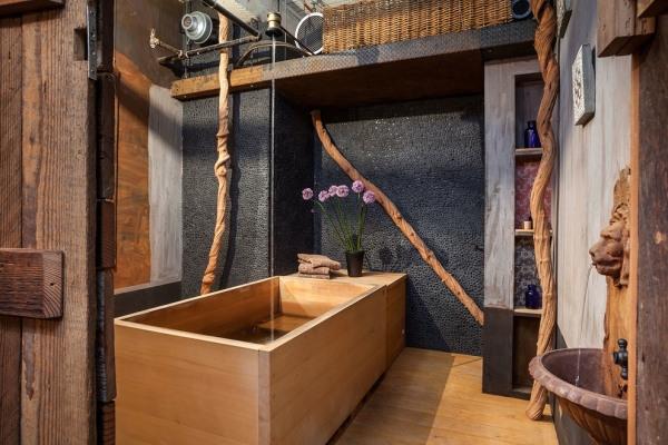 salle de bain japonaise revêtement de sol en bois baignoire en bois