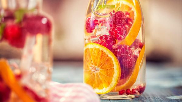 vitamines et minéraux eau infusée aux fruits fraîs