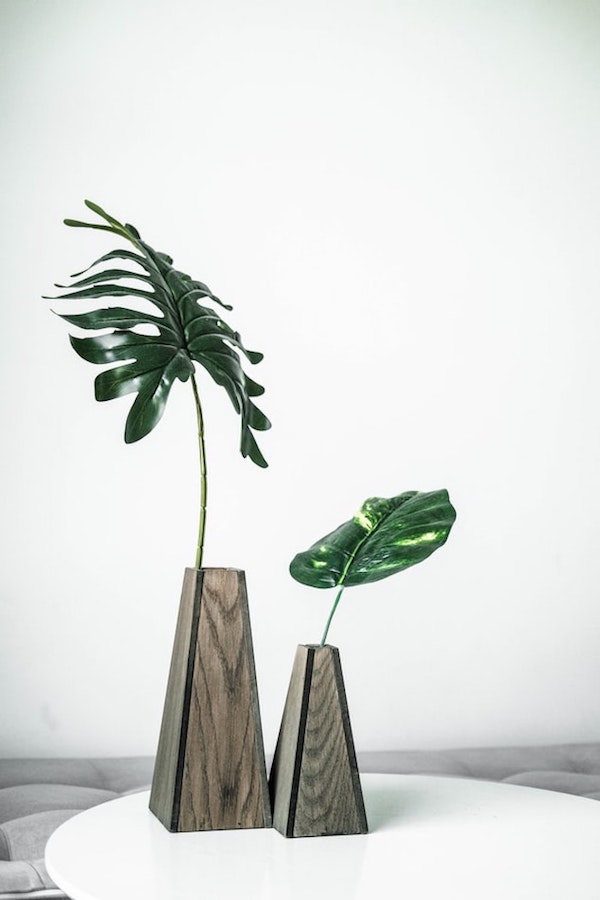 introduire du bois dans la déco vase en bois DIY pour palme